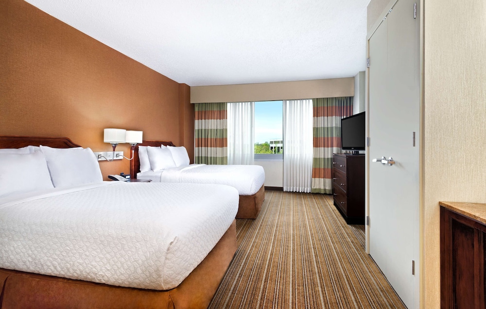 Embassy Suites by Hilton Parsippany - photo 18