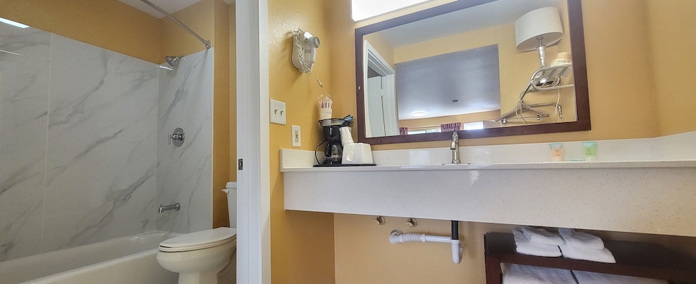 Olympic Inn & Suites - photo 36