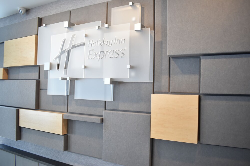 Holiday Inn Express & Suites Boston South Randolph by IHG - photo 53