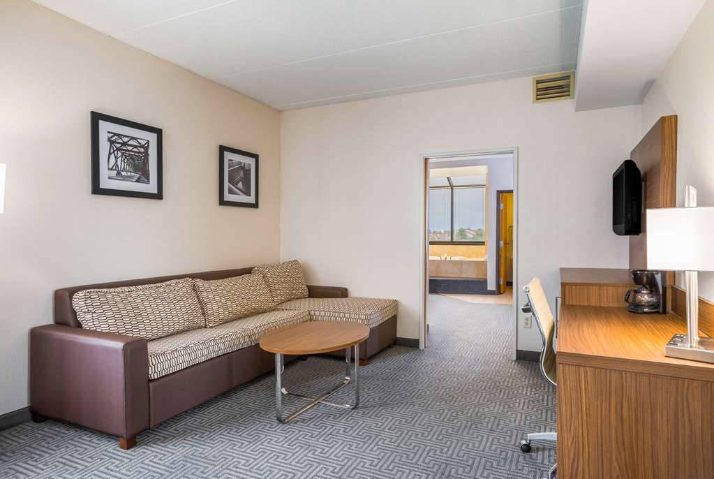 Quality Suites Lansing West - photo 24