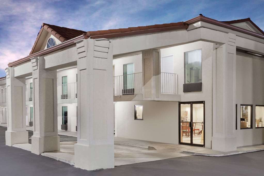 Super 8 by Wyndham Ringgold Chattanooga Area - photo 2