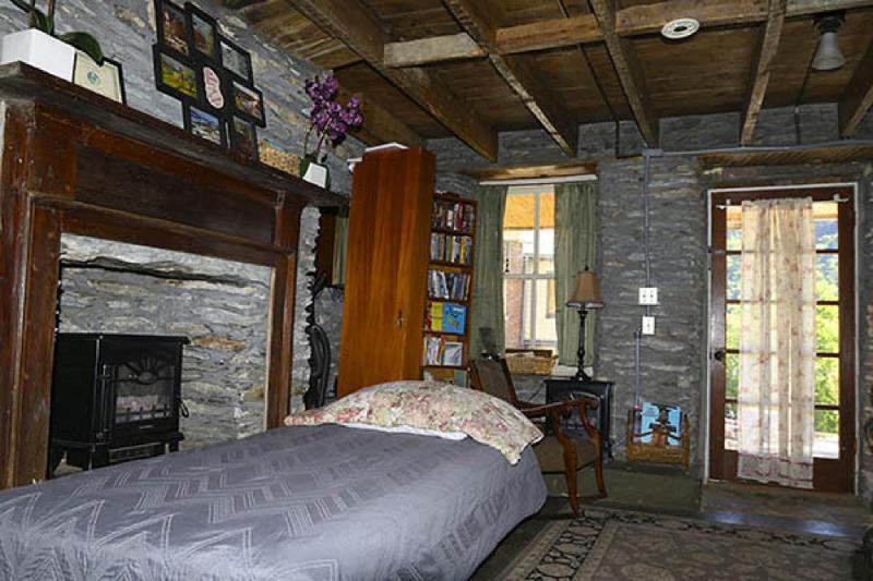 Town's Inn - photo 3