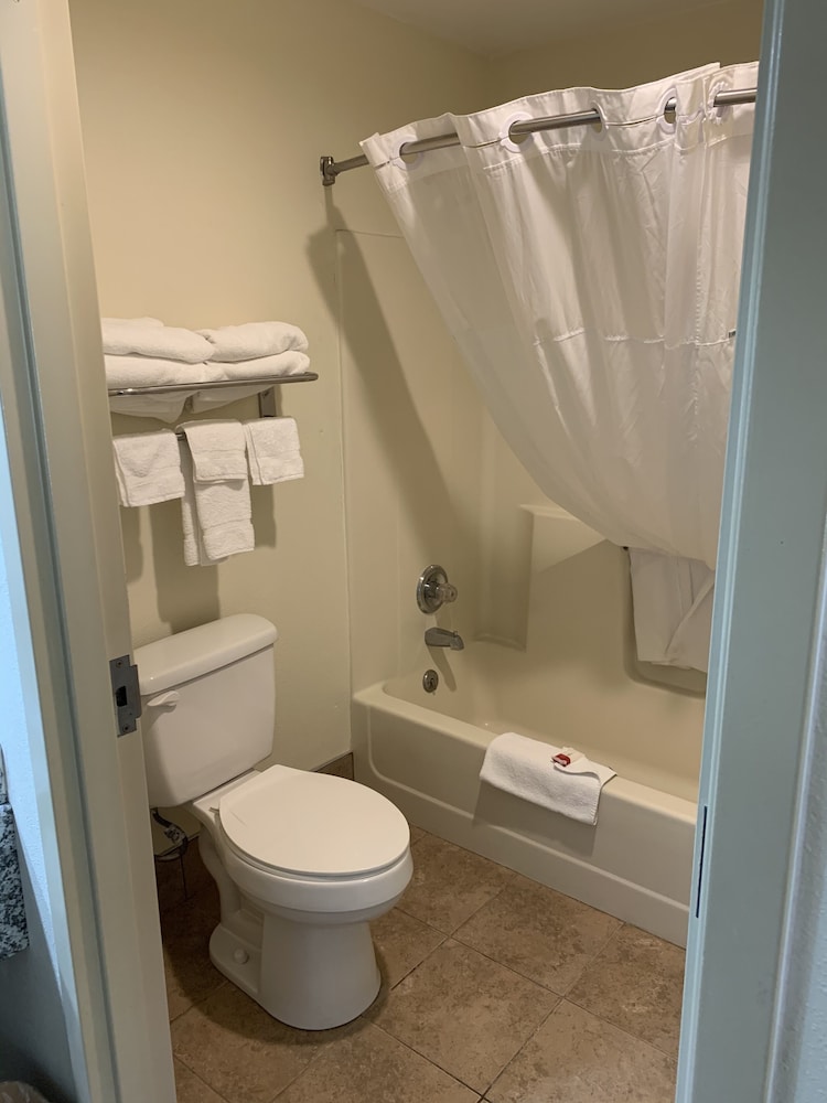Baymont by Wyndham Cave City - photo 15