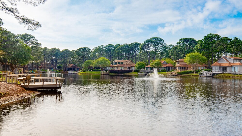 Fairways 201 - carbon neutral hotel in Destin