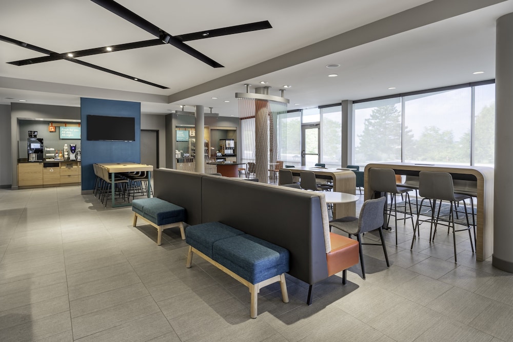 avid hotel Milwaukee West Waukesha by IHG - photo 35