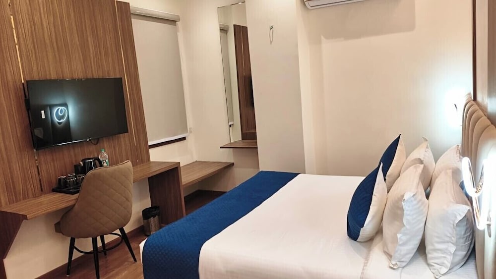 Hotel Grace Suites - last minute hotel in Kanpur