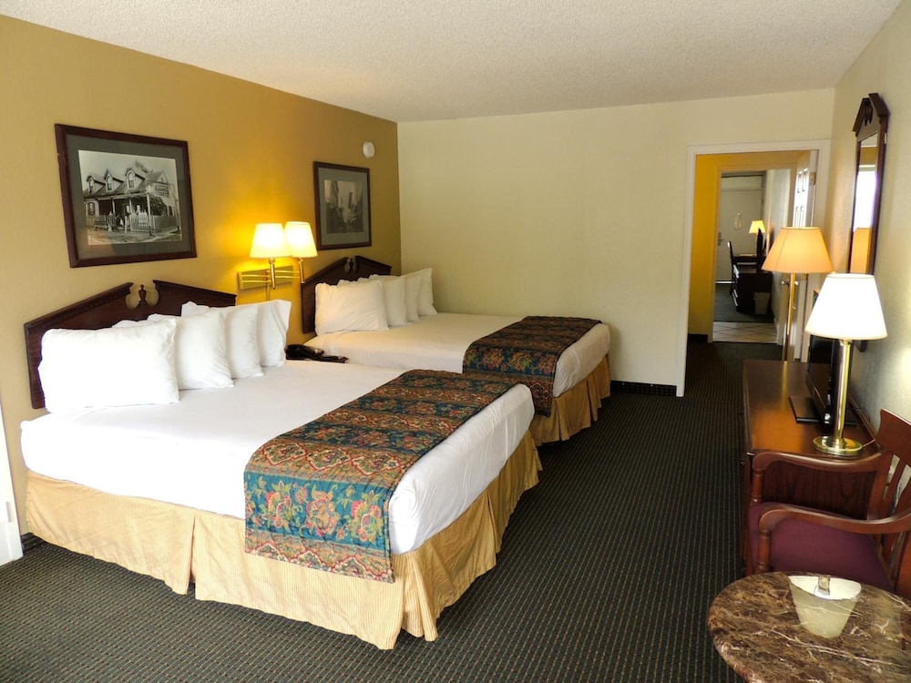 Carmel Inn & Suites - photo 14