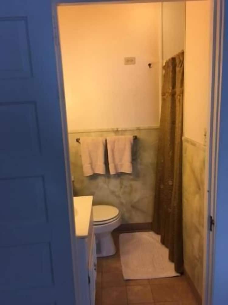 Victorian Charm Inn - photo 42