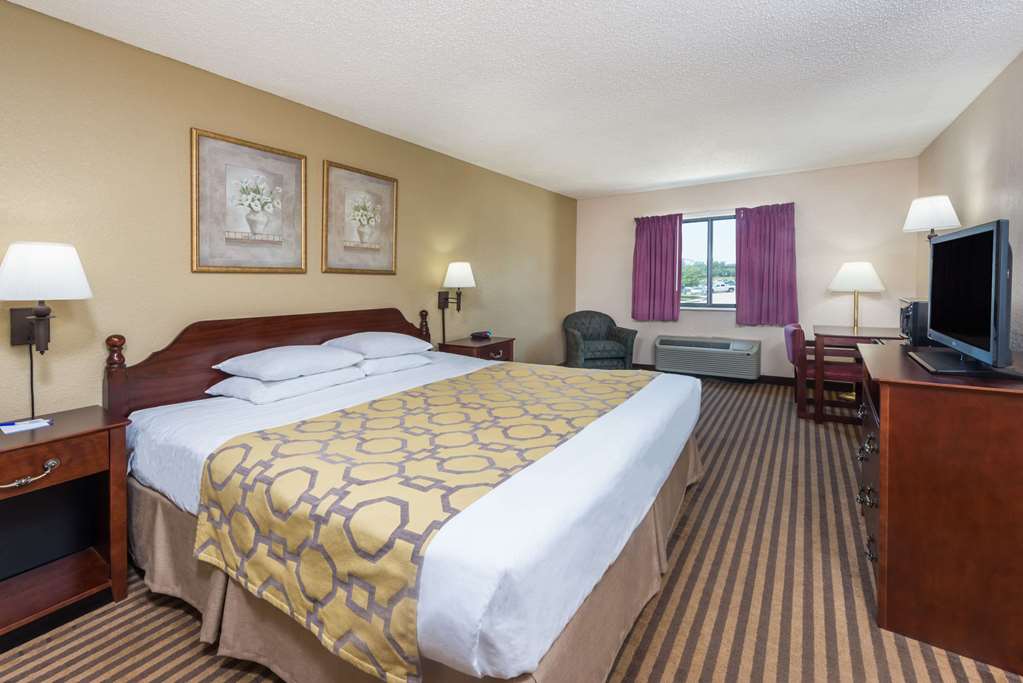 Baymont by Wyndham Metropolis - photo 13