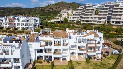 Los Robles de Los Arqueros golf 3 bedrooms apartment. — 4-Star Luxury Hotel in Benahavis, Spain
