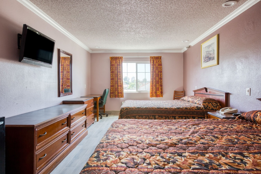 Heritage Inn And Suites - photo 16
