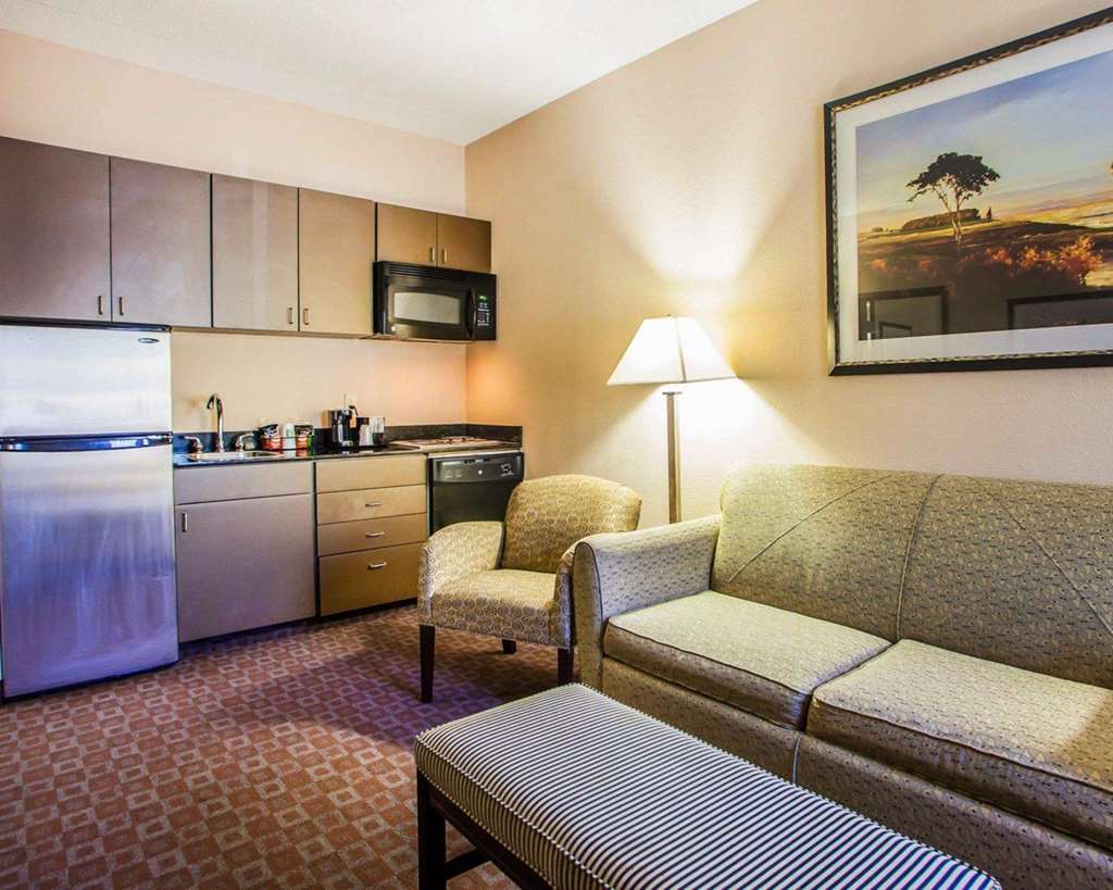 Quality Inn & Suites Peoria North - photo 30