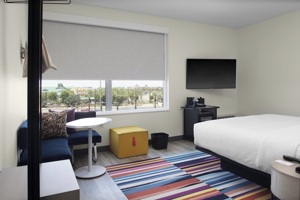 Aloft Glendale at Westgate - photo 11