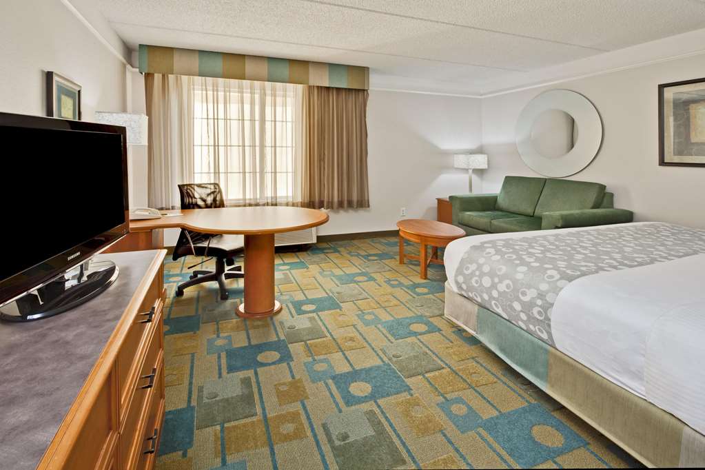 La Quinta Inn & Suites by Wyndham Ft. Lauderdale Airport - photo 18