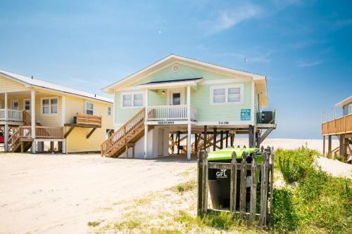 Absolute Beach by Oak Island Accommodations - photo 42