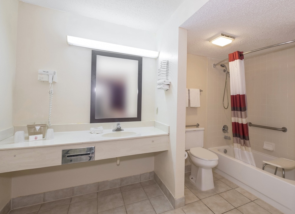 Red Roof Inn Acworth Emerson LakePoint South - photo 14