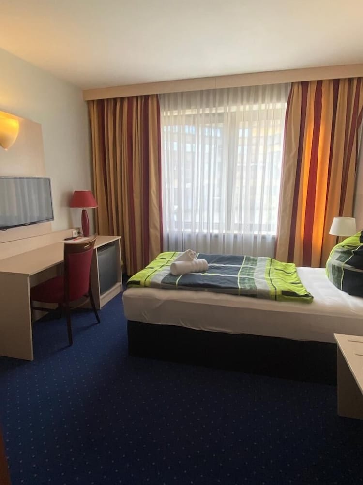 Hotel Regina DG drei D.G. GmbH — Sankt Augustin — photo 2
