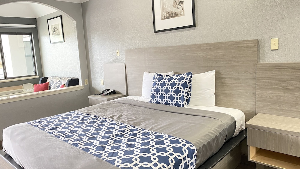 Island Suites - photo 8