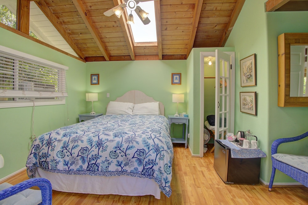 Secret Garden Inn and Cottages - photo 52