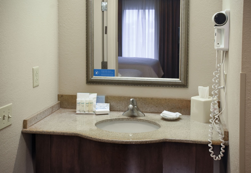 Hampton Inn & Suites Youngstown Canfield - photo 53