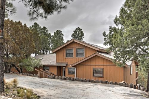 Moondance Ruidoso Retreat with Hot Tub and Views in Ruidoso, United States