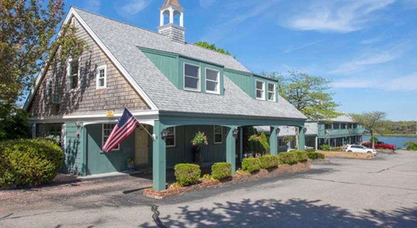 The Cove Motel - carbon neutral hotel in Orleans