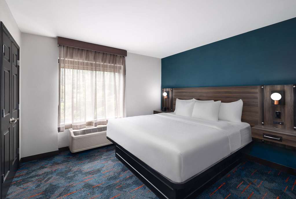 La Quinta Inn & Suites by Wyndham Greensboro NC - photo 22
