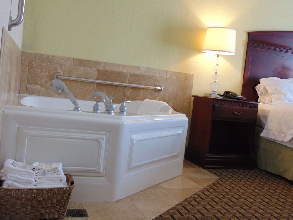 Hampton Inn & Suites Cleveland Mentor - photo 24