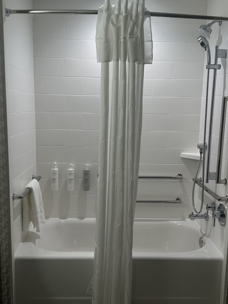 Home2 Suites By Hilton Racine - photo 11