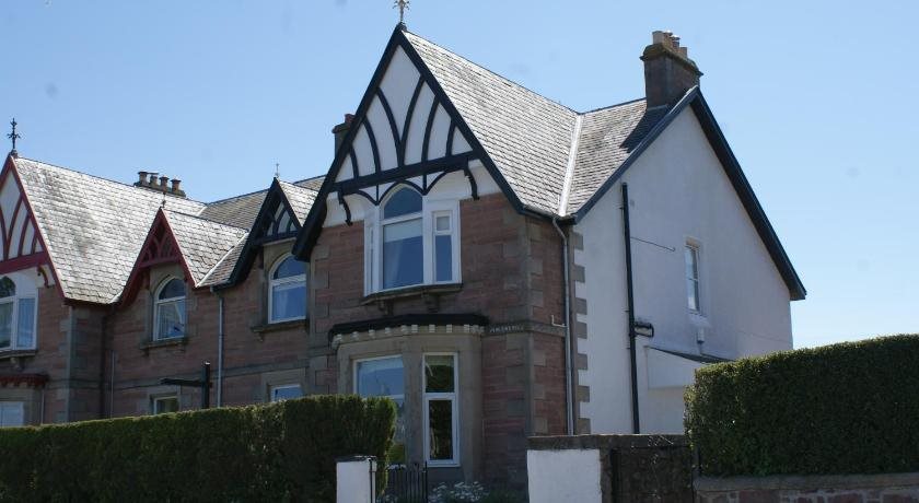 Invernevis Bed & Breakfast — 4-Star Luxury Hotel in Inverness, United Kingdom