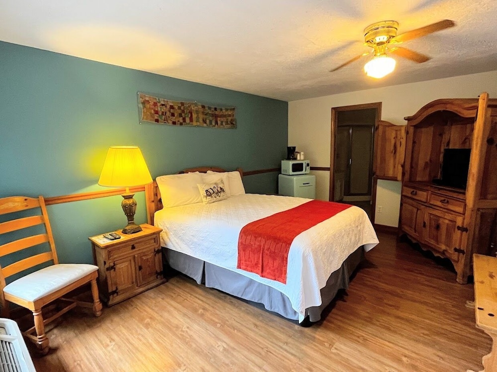 Meadowlark Motel with Restaurant & Bar - photo 14