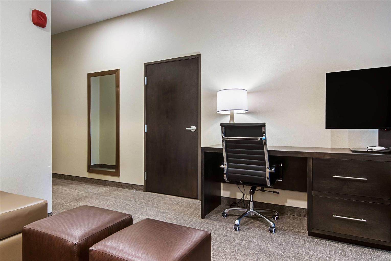 Comfort Suites Wooster near University Campus - photo 25