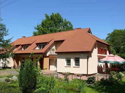 Pokoje Gościnne Pod Knotem — hotel in Wierzchucino