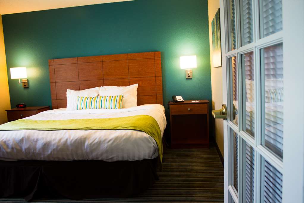 Best Western Plus Menomonie Inn & Suites - photo 26
