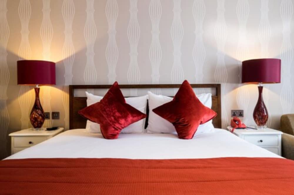 Foley Hotel — Esher — photo 5