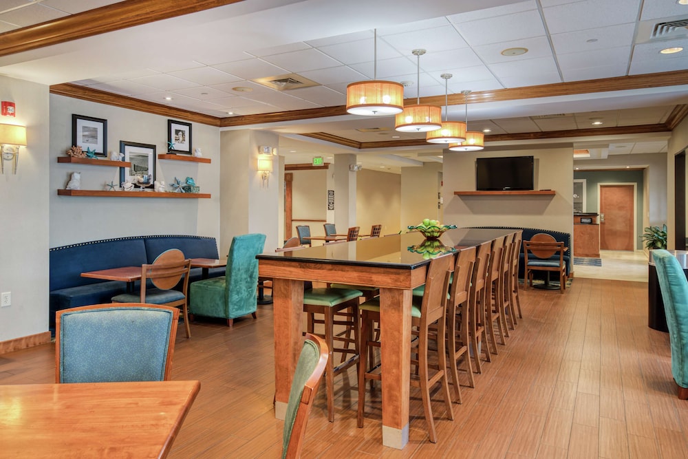 Hampton Inn Wilmington University Area Smith Creek Station - photo 12