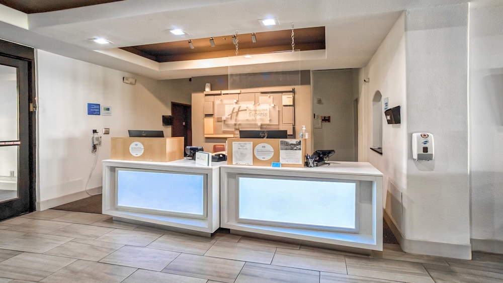 Holiday Inn Express Suites Beeville by IHG - photo 3