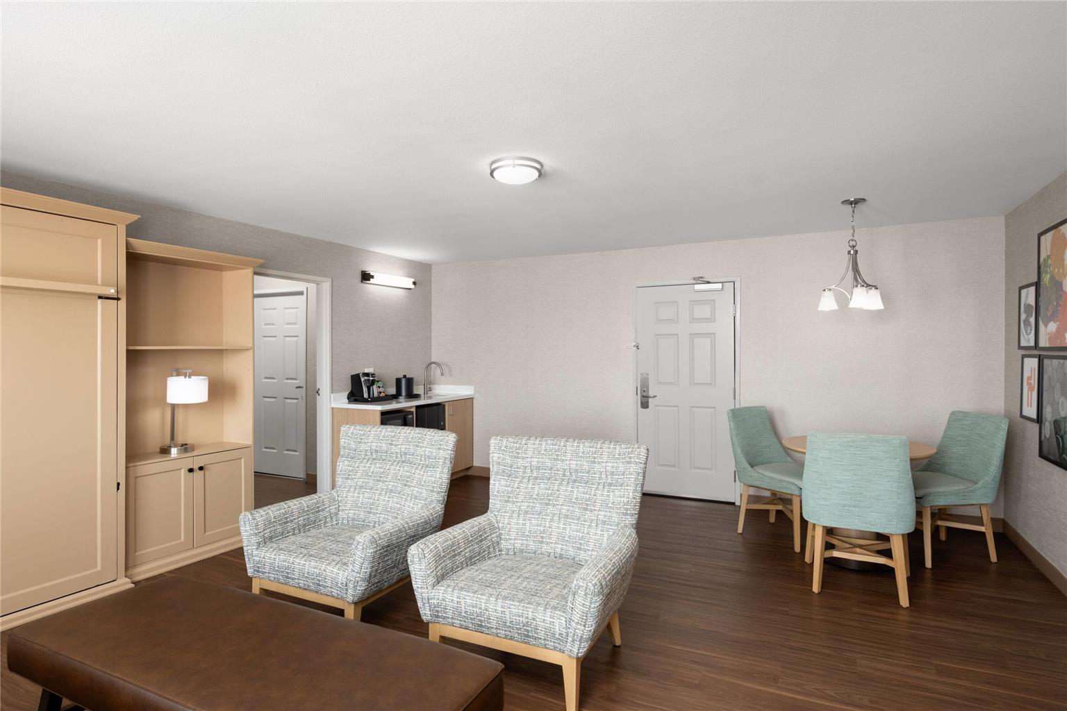 La Quinta Inn & Suites by Wyndham Paso Robles - photo 44
