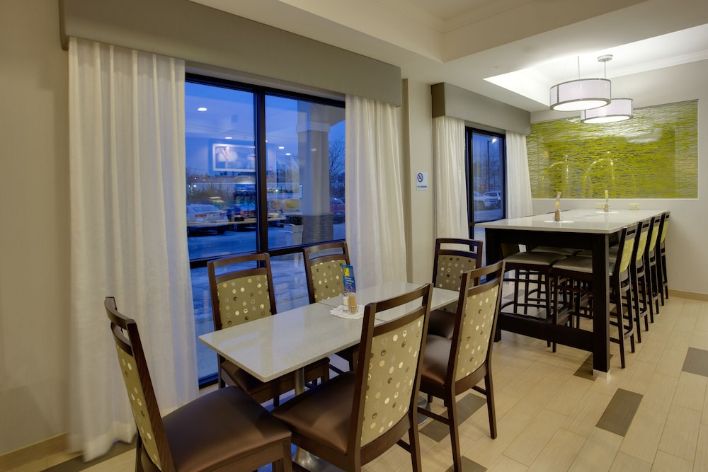 Holiday Inn Express Hotel & Suites Meadowlands Area by IHG - photo 26
