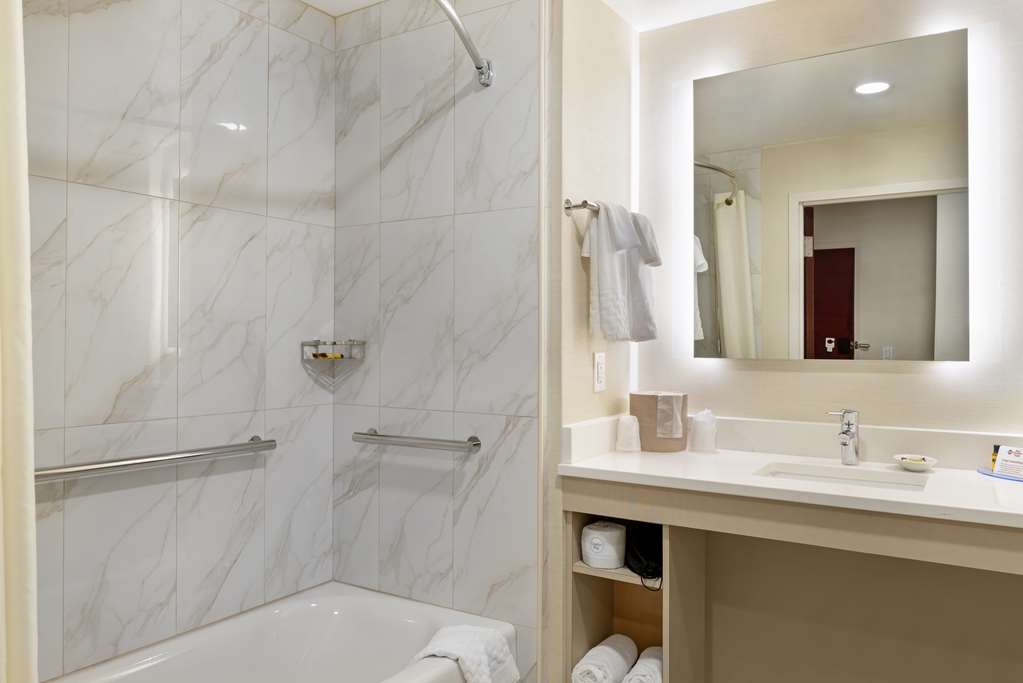 Best Western Plus Crossroads Inn & Suites - photo 19