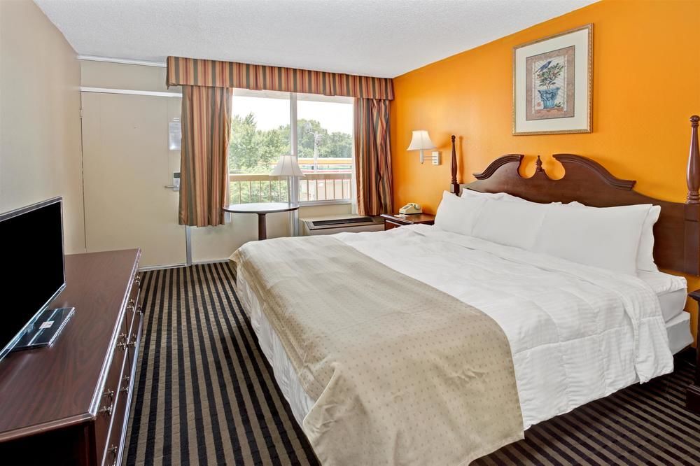 Clarion Inn Louisville - photo 2