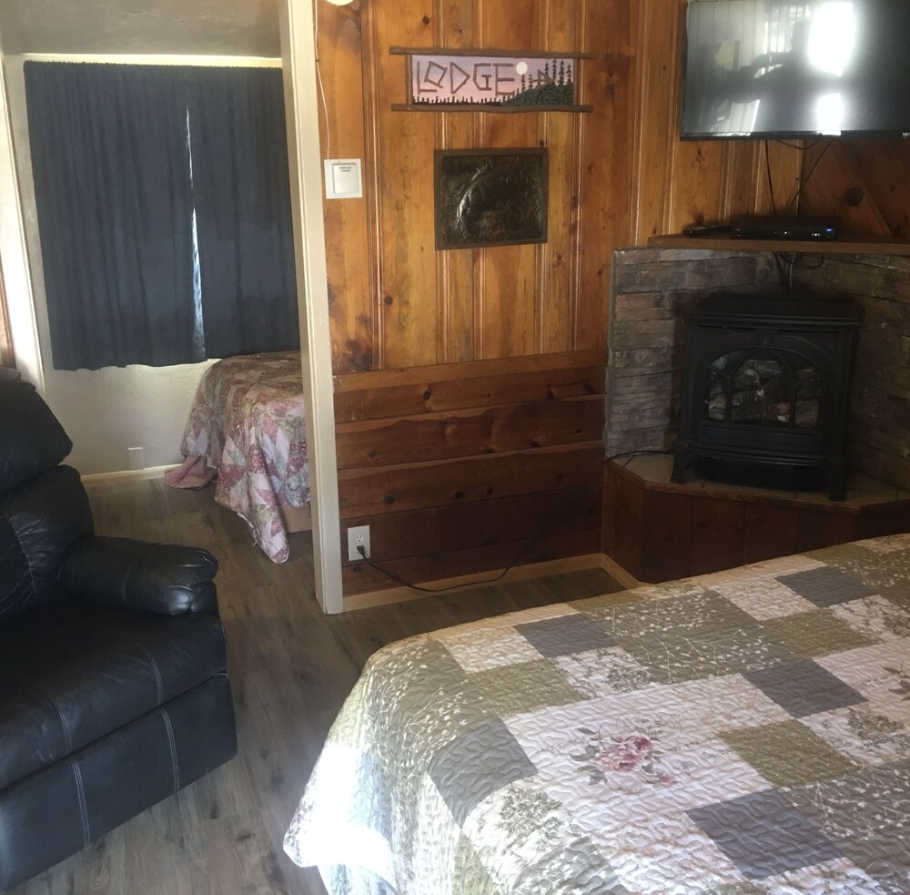 Rainbow's End Resort on Rainbow Lake - photo 17