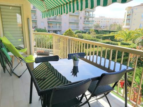 Palais Royal Plages a Pied Centre St Raphael - last minute hotel in Saint-Raphael