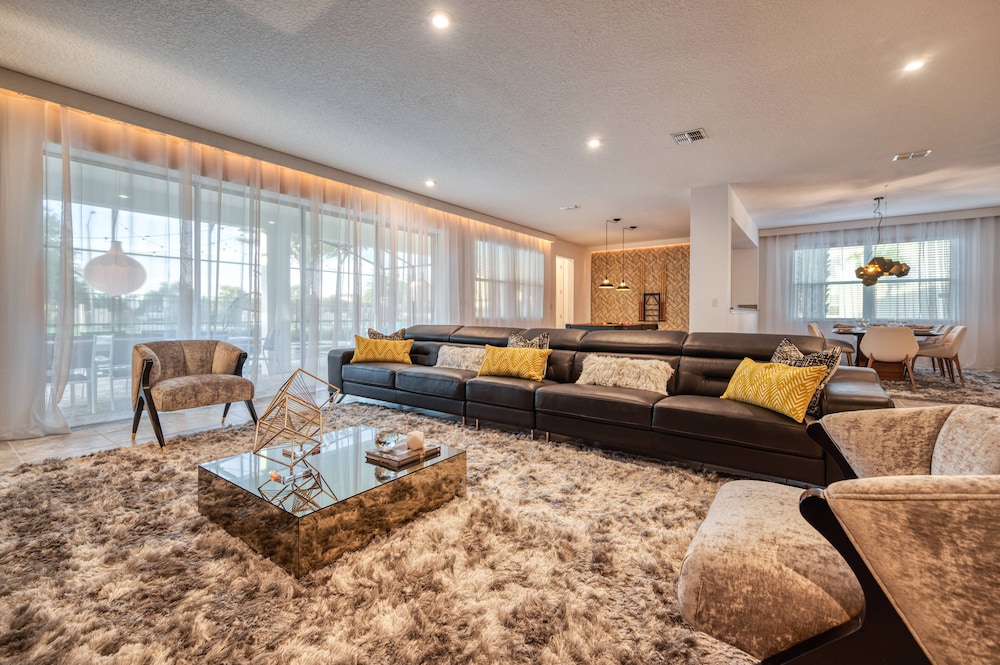 Elegant Brand New 9 Bedrooms House With Private Pool at Solara Resort - photo 23
