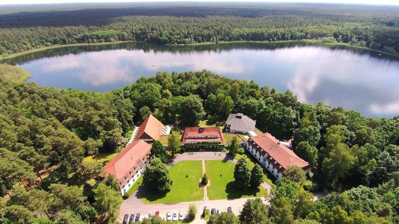 Hotel Döllnsee Schorfheide — 4-Star Luxury Hotel in Templin, Germany