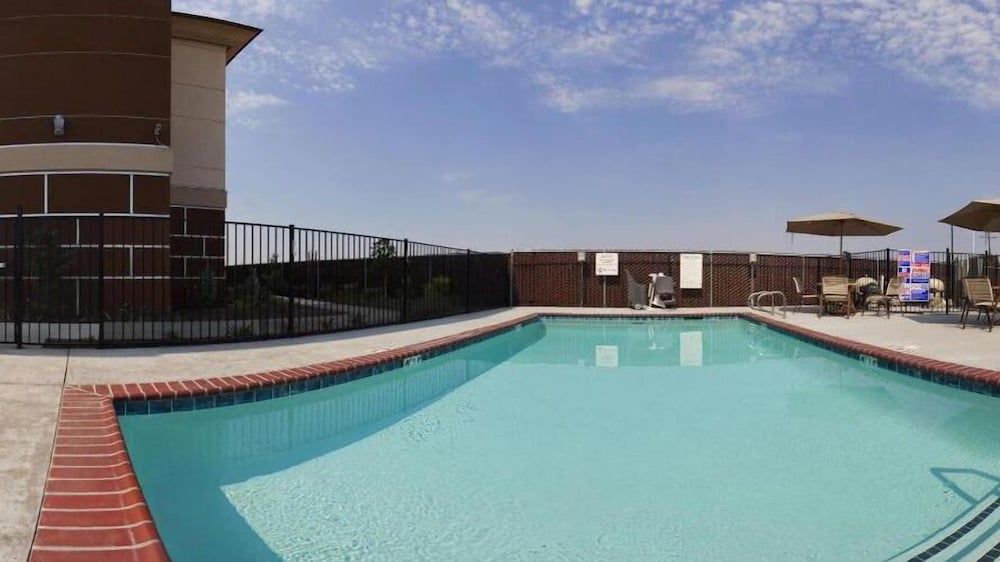 Holiday Inn Express & Suites Dinuba West by IHG - photo 22