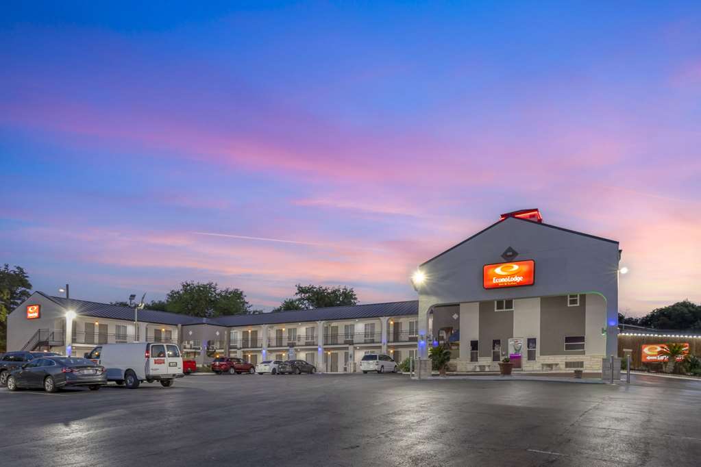 Econo Lodge Inn & Suites Near Lackland AFB - photo 6