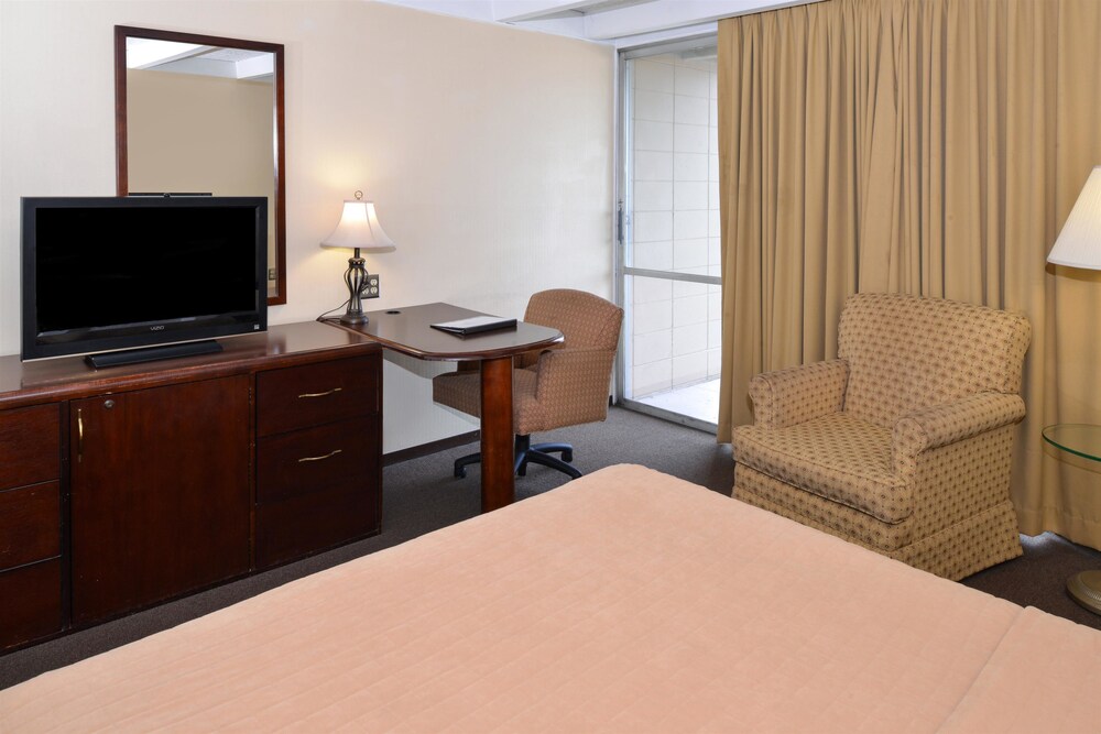 Americas Best Value Inn Campus View - photo 12