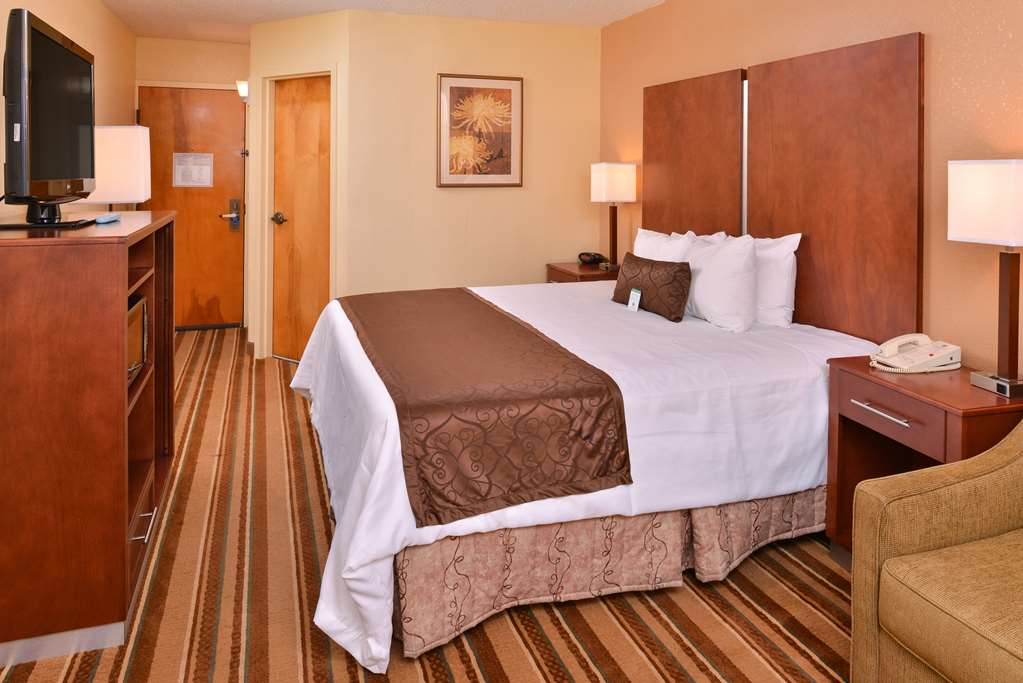Best Western Plus Richmond Airport Hotel - photo 19