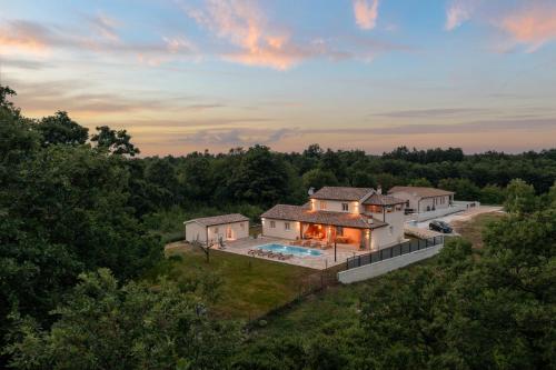Villa Savičenta — 4-Star Luxury Hotel in Svetvincenat, Croatia